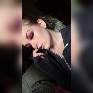 Meet your Posher, Alasia